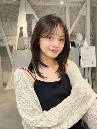ミディアム SAKI 新宿のヘアスタイル