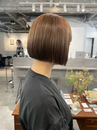 ショート パーマ、ボブ、透明感 カラー、小須田ゆあのヘアスタイル