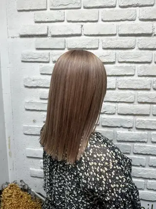 ミディアム しおん @_qliwjsl_のヘアスタイル