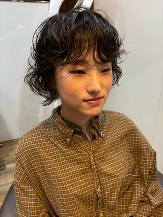 ショート パーマ レイヤーカット /透明感/千葉怜寿のヘアスタイル