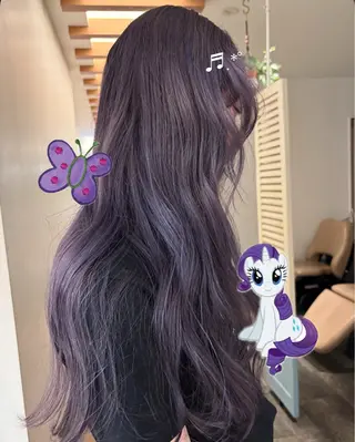 ロング カラー リカ/ハイトーン ・オリーブ🍀のヘアスタイル