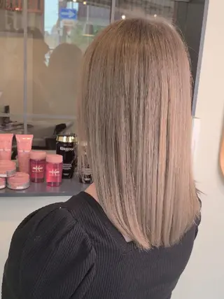 セミロング カラー ブリーチカラー🌈 嘉名 真樹のヘアスタイル