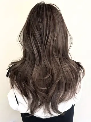 ロング カラー 関 珠季のヘアスタイル