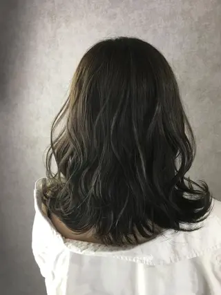 セミロング カラー ツイストスパイラル パーマ🟡KYOUのヘアスタイル