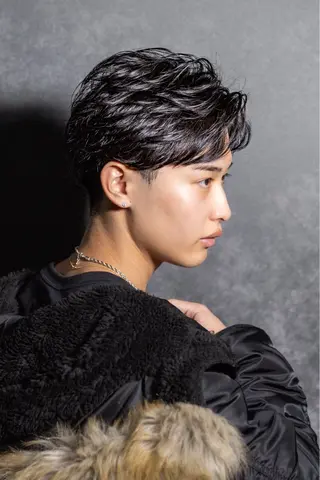 ショート カラー パーマ メンズ 【シャドウパーマ センターパート】義心のヘアスタイル