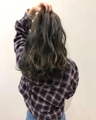 ミディアム カラー 石田 優菜のヘアスタイル