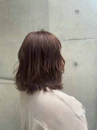 ミディアム なつめ🐶ショート ベージュカラーのヘアスタイル