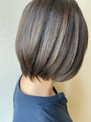 ショート カラー 沢田 瞳のヘアスタイル