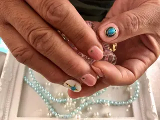 ミディアム ネイル Uchida meのネイルデザイン