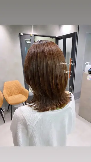 ミディアム カラー ヘアアレンジ 透けるベージュ/ 艶カラー♡のヘアスタイル