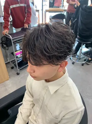 パーマ メンズ センターパート/フェ ザー🔥SHUYAのヘアスタイル