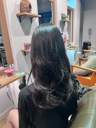 ロング カラー ツキダテ ユイのヘアスタイル