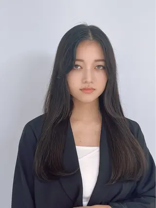 ロング カラー 顔周りレイヤーカット 透明感カラー達冨のヘアスタイル