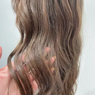 セミロング カラー カマチョ タイスのヘアスタイル