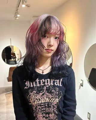 セミロング カラー three所属・yuuna/ 個性派デザインのヘアスタイル