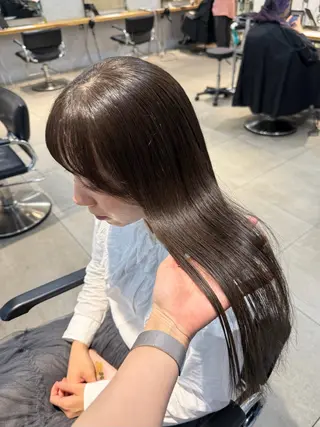 ロング カラー ミルクティー× グレージュMOMOのヘアスタイル