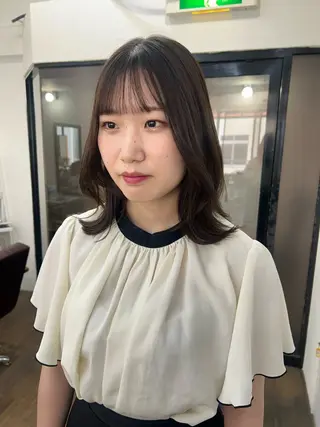 ミディアム Yui. ハイトーン/パーマ/のヘアスタイル