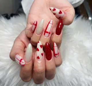 カラー ダン ゴーゴックビックのネイルデザイン