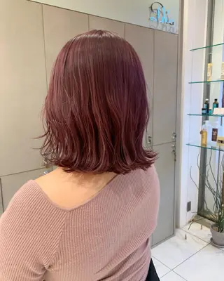 ミディアム カラー 古屋 花織のヘアスタイル