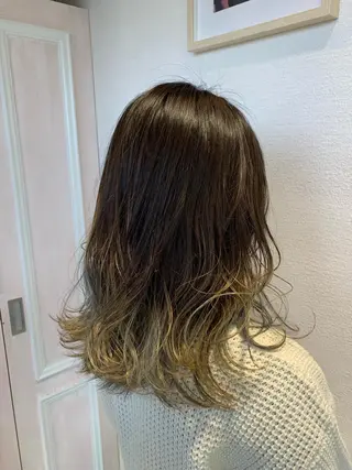 セミロング カラー パーマ ヘアアレンジ ネイル マツエク・マツパ レイヤー＆カラー 人気美容師倉崎涼のヘアスタイル