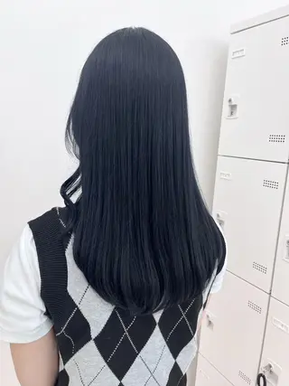 カラー ミディアム 艶カラー/ハイトーン /レイヤーカットのヘアスタイル