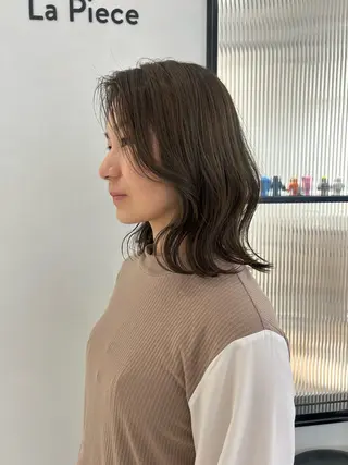 ミディアム カラー オリーブベージュ/ ブリーチなし透明感のヘアスタイル