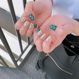 ネイル THECOLORS所属・近貞 莉奈のネイルデザイン