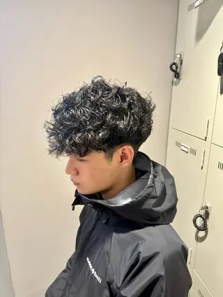 ショート パーマ ヘアアレンジ メンズ 顔まわりカット の達人のヘアスタイル