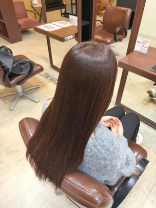 ロング 岸田 奈々／ 艶髪／トレンドカラーのヘアスタイル