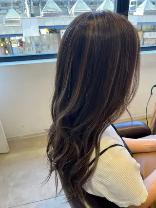 カラー 安達 葵のヘアスタイル