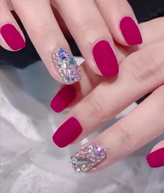 ミディアム ネイル フィルイン、長さ出し 深爪矯正のネイルデザイン