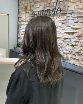 ロング カラー ひなの🫧ベージュ系 艶カラーのヘアスタイル