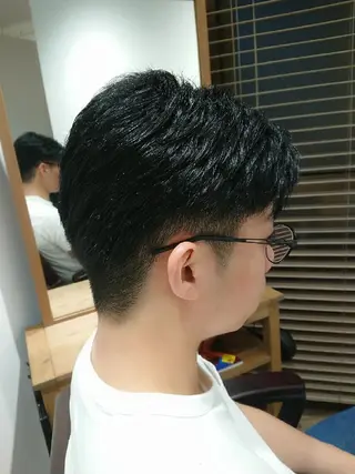 メンズ GO TODAY SHAiRE SALON 横須賀所属・ハイライト⭐️上野 高広のヘアスタイル