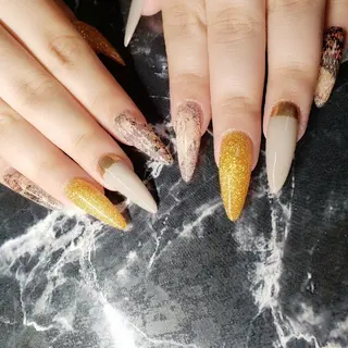 セミロング ネイル クロキ 。のネイルデザイン