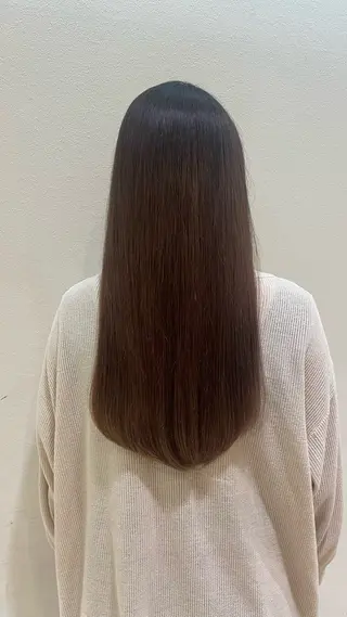 ロング 西岡 莉緒のヘアスタイル