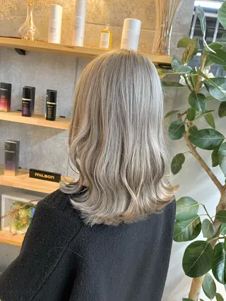 ミディアム カラー ハイトーンカラ ー/小川のヘアスタイル