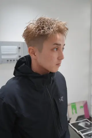 カラー メンズ タマオカ カズキのヘアスタイル