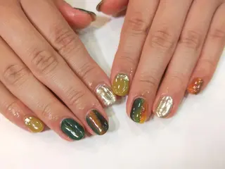 ネイル R'well所属・はばすみれ🎀ﾈｲﾙ 光ﾌｪｲｼｬﾙ ﾍｱのネイルデザイン