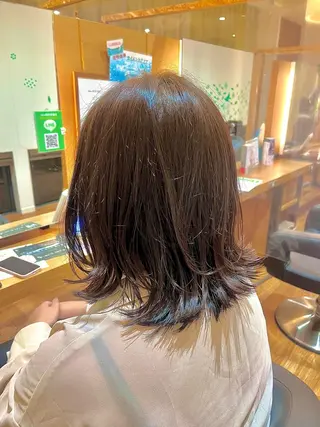 ミディアム idea研究学園店所属・艶髪／レイヤーカット 塚越　紗菜のヘアスタイル