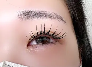 マツエク・マツパ FLY NAIL&Eyelash Salon 梅田店所属・YUKI FUKUMARUのマツエク・マツパデザイン