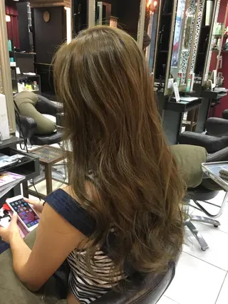 ロング カラー トップスタイリスト 小澤純一のヘアスタイル