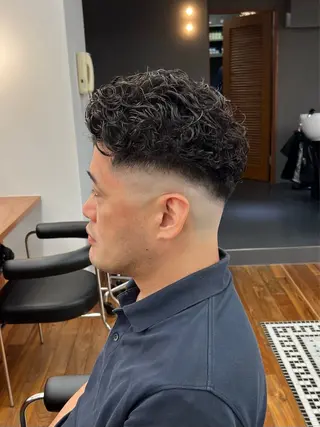 ショート パーマ メンズ メンズカット✂️ スキンフェード伊藤陸のヘアスタイル