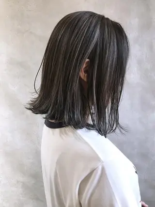 ショート カラー MOU namba ムウナンバのヘアスタイル