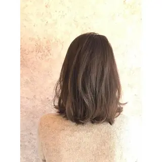 ミディアム due hair 京都駅前店 MILBON オージュア認定サロン【デューヘアー】所属・ハイトーンブリーチ 土坂　由志【京都】のヘアスタイル