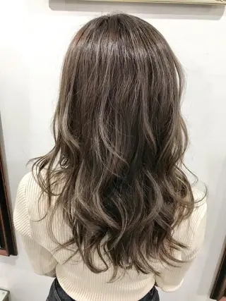 セミロング 👑圧倒的カラー👑 佐々木祐希のヘアスタイル