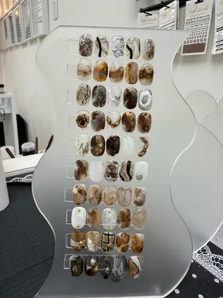 ネイル R nail salon新宿三丁目店所属・R nailのネイルデザイン