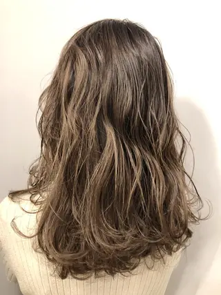 ミディアム カラー 岡田 拓也のヘアスタイル