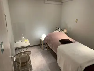 セミロング カラー パーマ ヘアアレンジ メンズ キッズ ネイル マツエク・マツパ アイブロウ ニキビ特化型エステ 🍓最短で肌質改善のエステ・リラクイメージ