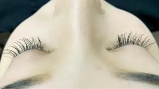 マツエク・マツパ 小林 美央のヘアスタイル