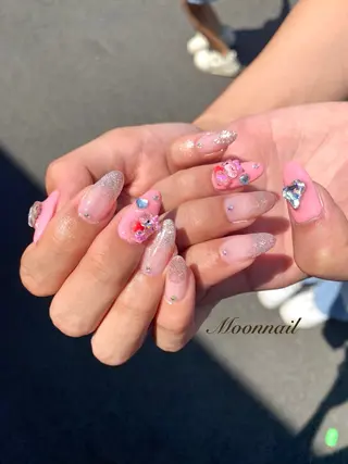 ネイル Moonnail所属・Moonnail Moekaのネイルデザイン